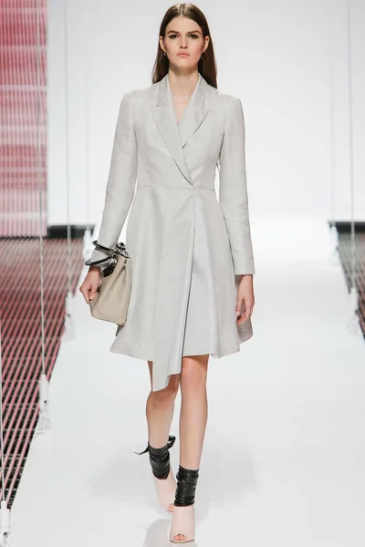 Look 11